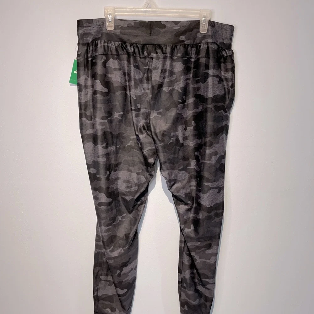 Dip Illuminate Womens Active Camo Jogger Ankle Pant. Black Gray Size …